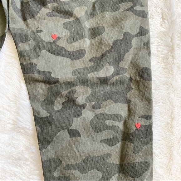 NEW Sundry Embroidered Hearts Camo Utility Pants - Picture 9 of 9